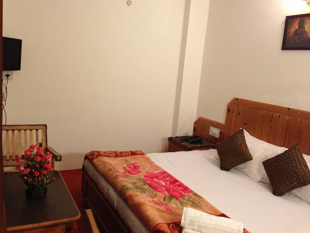 Akash Hills Hotel Манали Экстерьер фото
