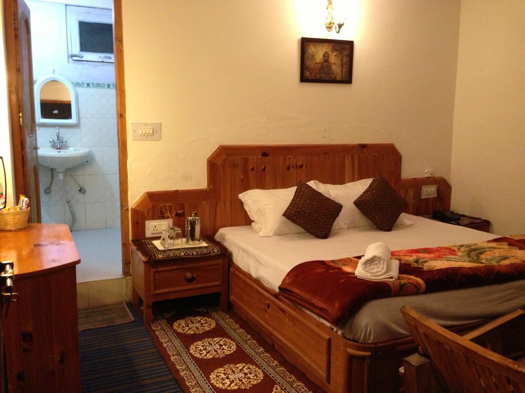 Akash Hills Hotel Манали Экстерьер фото