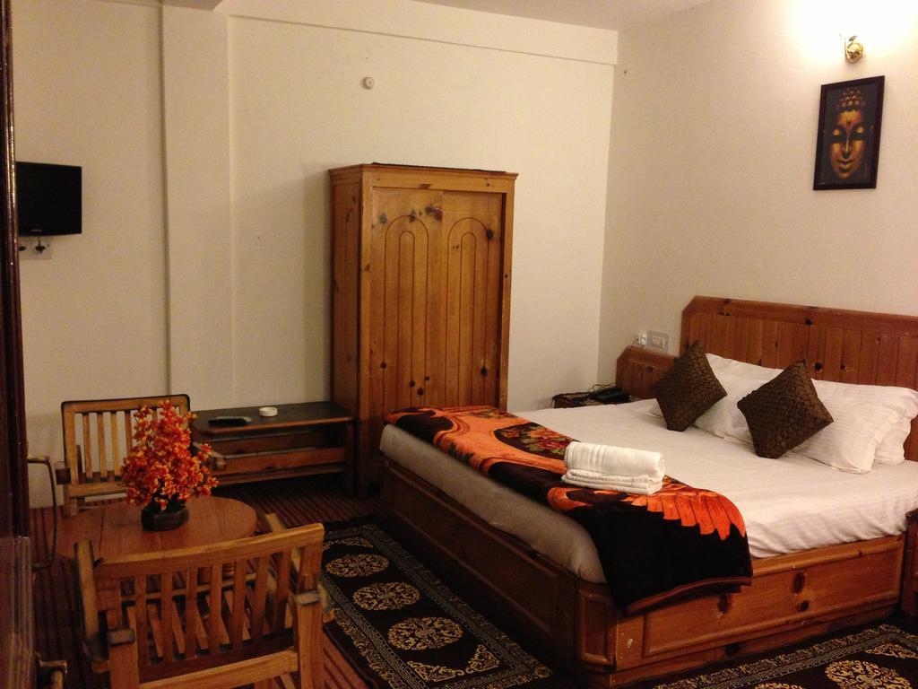 Akash Hills Hotel Манали Экстерьер фото